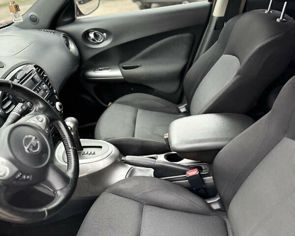 Красный Ниссан Жук, объемом двигателя 1.6 л и пробегом 130 тыс. км за 9999 $, фото 15 на Automoto.ua