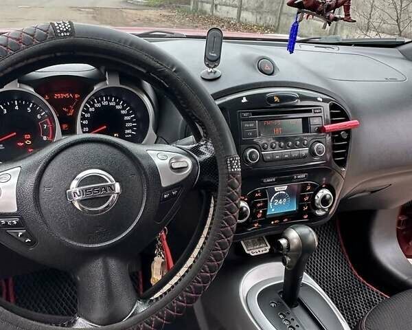 Красный Ниссан Жук, объемом двигателя 1.6 л и пробегом 214 тыс. км за 9000 $, фото 5 на Automoto.ua