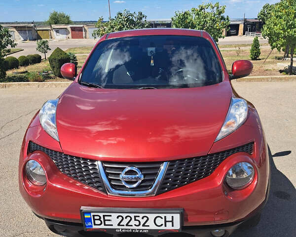 Красный Ниссан Жук, объемом двигателя 1.6 л и пробегом 162 тыс. км за 10400 $, фото 2 на Automoto.ua