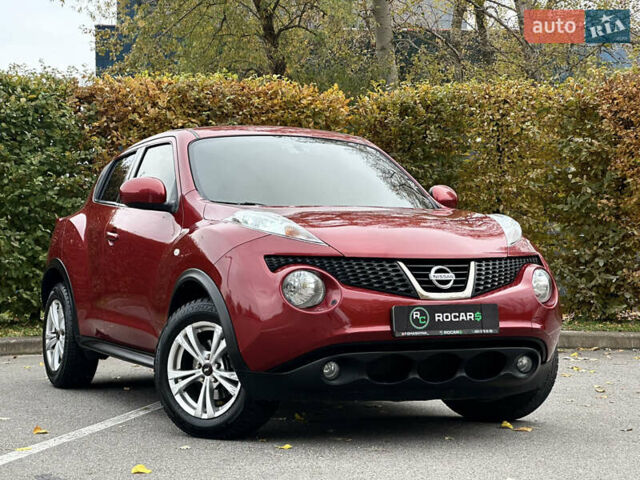 Красный Ниссан Жук, объемом двигателя 1.6 л и пробегом 130 тыс. км за 10500 $, фото 2 на Automoto.ua