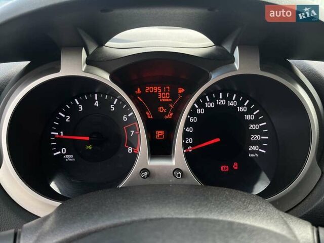 Красный Ниссан Жук, объемом двигателя 1.6 л и пробегом 209 тыс. км за 10900 $, фото 10 на Automoto.ua