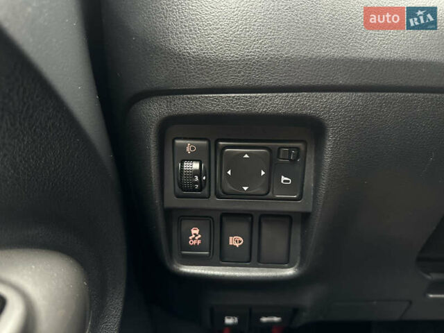 Красный Ниссан Жук, объемом двигателя 1.6 л и пробегом 130 тыс. км за 10500 $, фото 31 на Automoto.ua