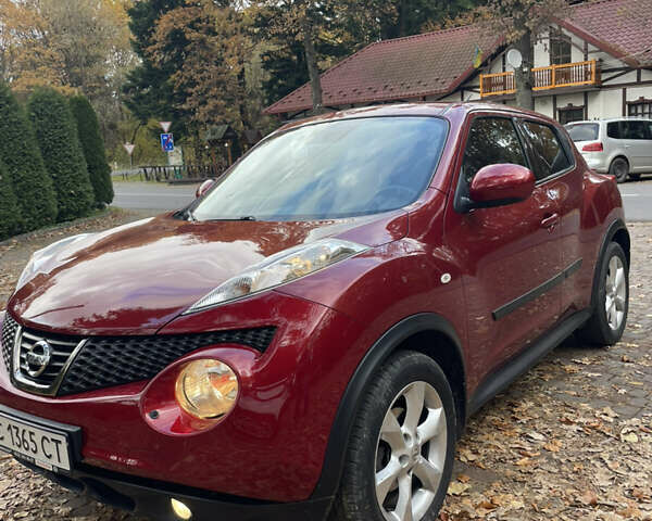 Красный Ниссан Жук, объемом двигателя 1.6 л и пробегом 98 тыс. км за 11500 $, фото 1 на Automoto.ua