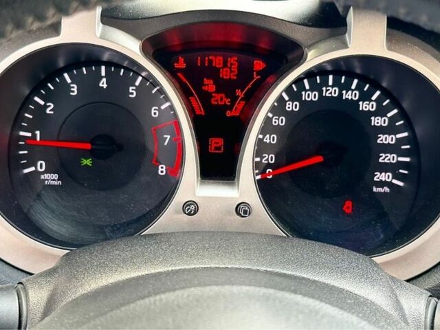 Красный Ниссан Жук, объемом двигателя 1.6 л и пробегом 123 тыс. км за 9000 $, фото 17 на Automoto.ua