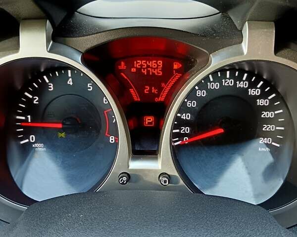 Красный Ниссан Жук, объемом двигателя 1.6 л и пробегом 125 тыс. км за 9700 $, фото 9 на Automoto.ua