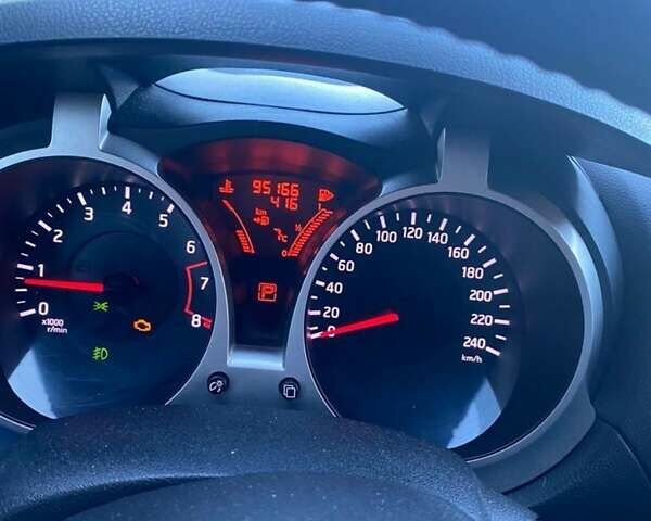 Червоний Ніссан Жук, об'ємом двигуна 1.6 л та пробігом 105 тис. км за 11450 $, фото 2 на Automoto.ua