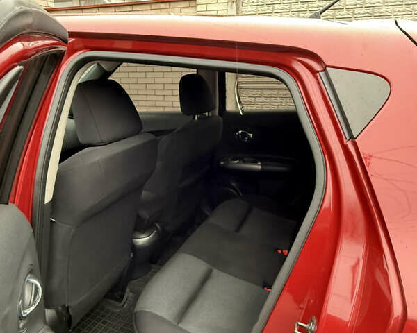 Красный Ниссан Жук, объемом двигателя 1.6 л и пробегом 93 тыс. км за 11000 $, фото 7 на Automoto.ua