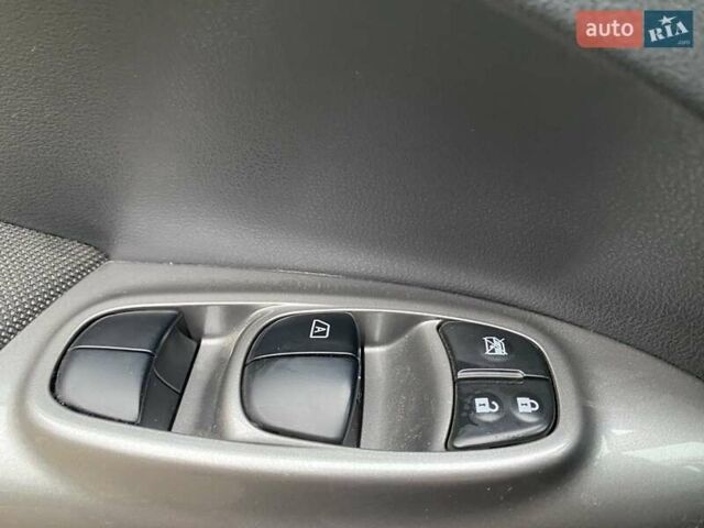 Красный Ниссан Жук, объемом двигателя 1.6 л и пробегом 56 тыс. км за 12200 $, фото 37 на Automoto.ua