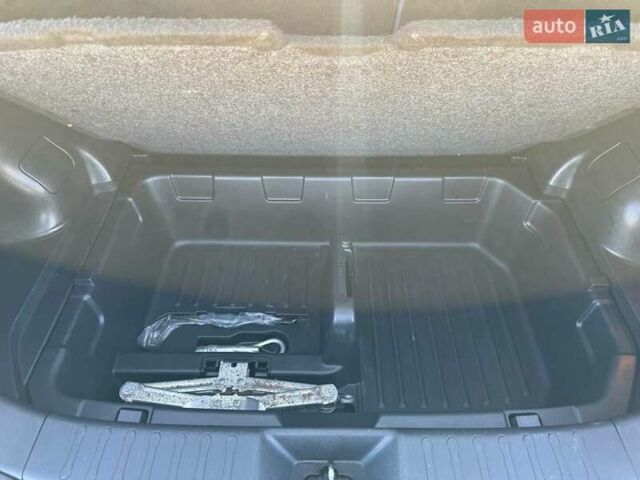 Красный Ниссан Жук, объемом двигателя 1.6 л и пробегом 170 тыс. км за 9700 $, фото 44 на Automoto.ua