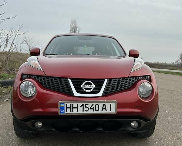 Красный Ниссан Жук, объемом двигателя 1.6 л и пробегом 219 тыс. км за 10200 $, фото 3 на Automoto.ua