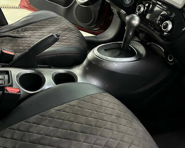 Червоний Ніссан Жук, об'ємом двигуна 1.6 л та пробігом 120 тис. км за 10000 $, фото 3 на Automoto.ua