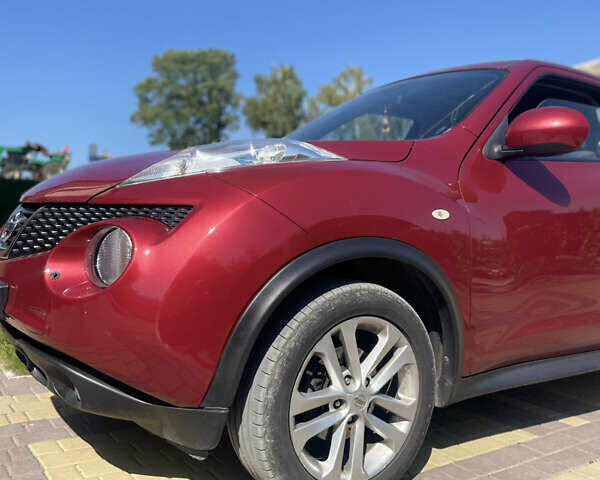 Красный Ниссан Жук, объемом двигателя 1.6 л и пробегом 147 тыс. км за 10700 $, фото 2 на Automoto.ua