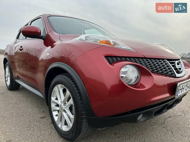 Красный Ниссан Жук, объемом двигателя 1.6 л и пробегом 219 тыс. км за 10200 $, фото 1 на Automoto.ua