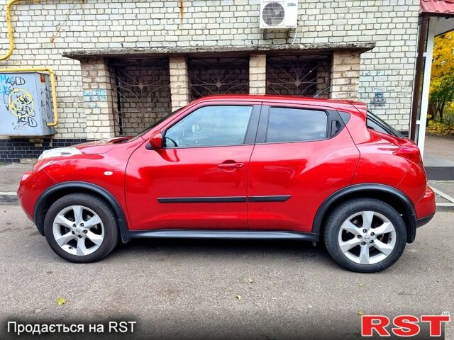 Красный Ниссан Жук, объемом двигателя 1.6 л и пробегом 130 тыс. км за 10700 $, фото 2 на Automoto.ua