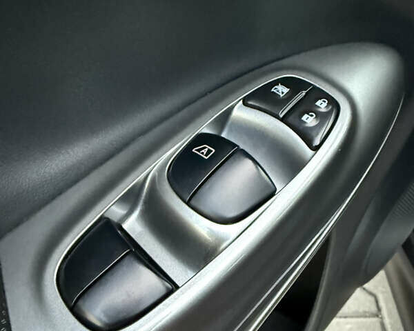 Червоний Ніссан Жук, об'ємом двигуна 1.6 л та пробігом 54 тис. км за 11800 $, фото 9 на Automoto.ua