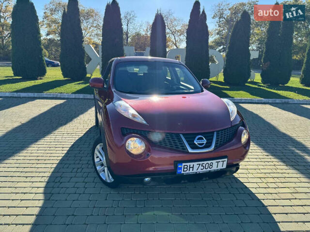 Красный Ниссан Жук, объемом двигателя 1.6 л и пробегом 169 тыс. км за 9800 $, фото 2 на Automoto.ua