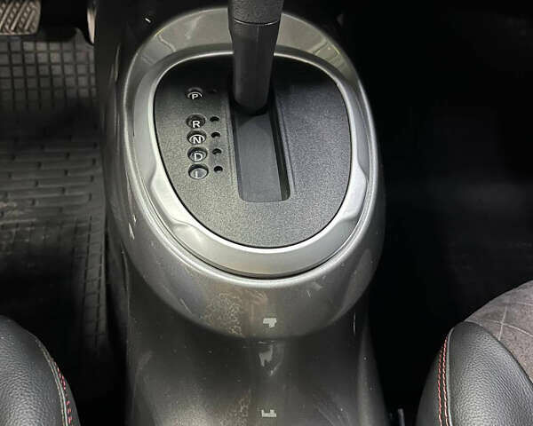 Червоний Ніссан Жук, об'ємом двигуна 1.6 л та пробігом 120 тис. км за 10000 $, фото 10 на Automoto.ua