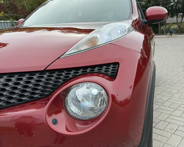 Красный Ниссан Жук, объемом двигателя 1.6 л и пробегом 151 тыс. км за 10000 $, фото 3 на Automoto.ua