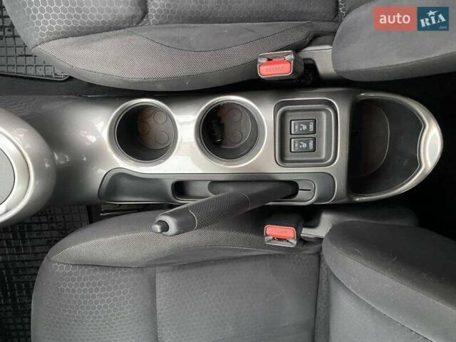 Красный Ниссан Жук, объемом двигателя 1.6 л и пробегом 56 тыс. км за 12200 $, фото 36 на Automoto.ua