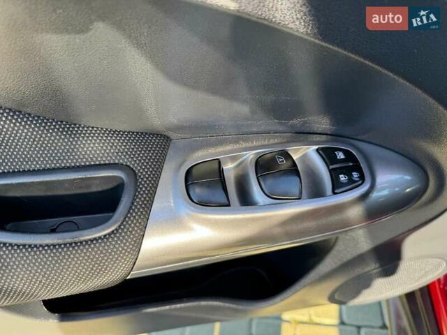 Красный Ниссан Жук, объемом двигателя 1.6 л и пробегом 170 тыс. км за 9700 $, фото 25 на Automoto.ua