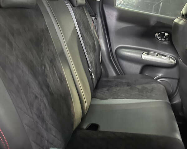 Червоний Ніссан Жук, об'ємом двигуна 1.6 л та пробігом 120 тис. км за 10000 $, фото 6 на Automoto.ua