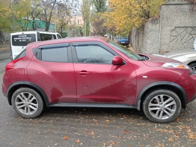 Красный Ниссан Жук, объемом двигателя 2 л и пробегом 126 тыс. км за 8900 $, фото 1 на Automoto.ua