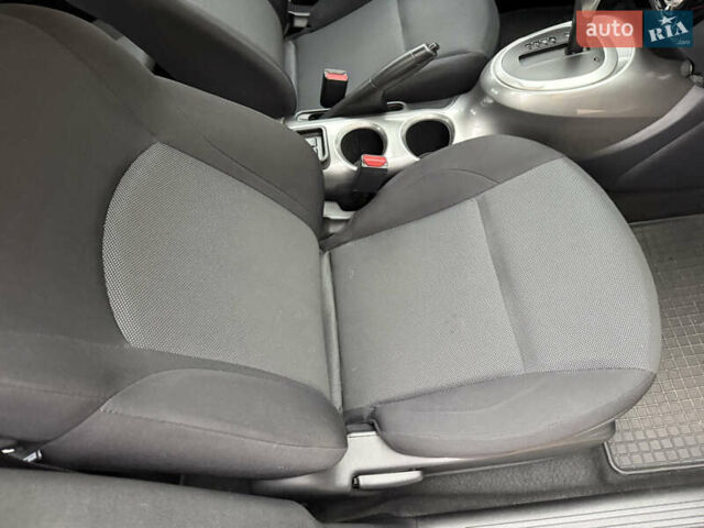 Красный Ниссан Жук, объемом двигателя 1.6 л и пробегом 130 тыс. км за 10500 $, фото 51 на Automoto.ua