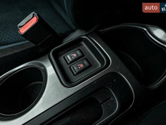 Красный Ниссан Жук, объемом двигателя 1.6 л и пробегом 84 тыс. км за 12272 $, фото 15 на Automoto.ua