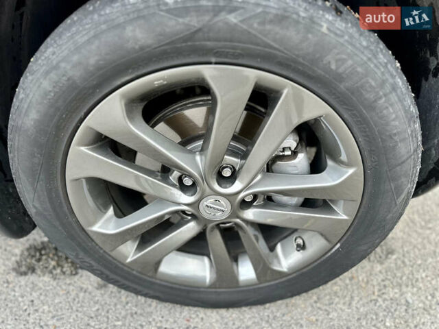 Красный Ниссан Жук, объемом двигателя 1.6 л и пробегом 115 тыс. км за 12000 $, фото 8 на Automoto.ua