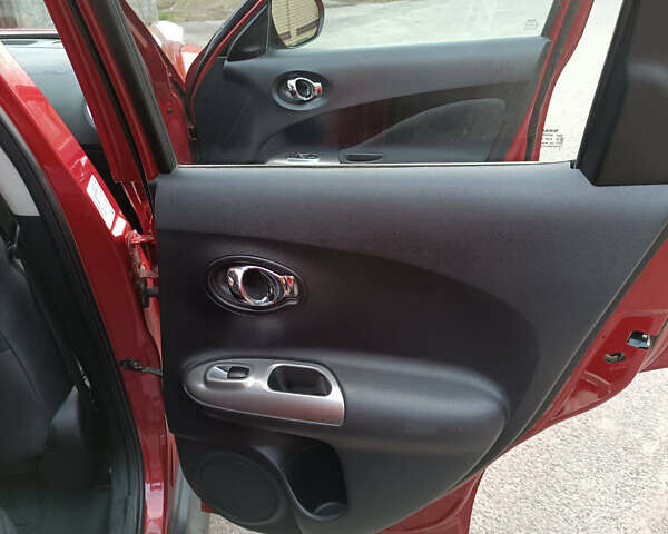 Червоний Ніссан Жук, об'ємом двигуна 1.6 л та пробігом 66 тис. км за 11000 $, фото 11 на Automoto.ua
