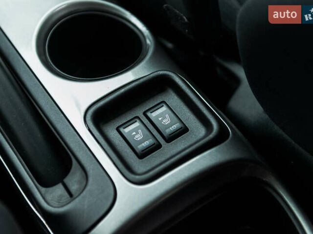 Красный Ниссан Жук, объемом двигателя 1.6 л и пробегом 88 тыс. км за 12400 $, фото 26 на Automoto.ua