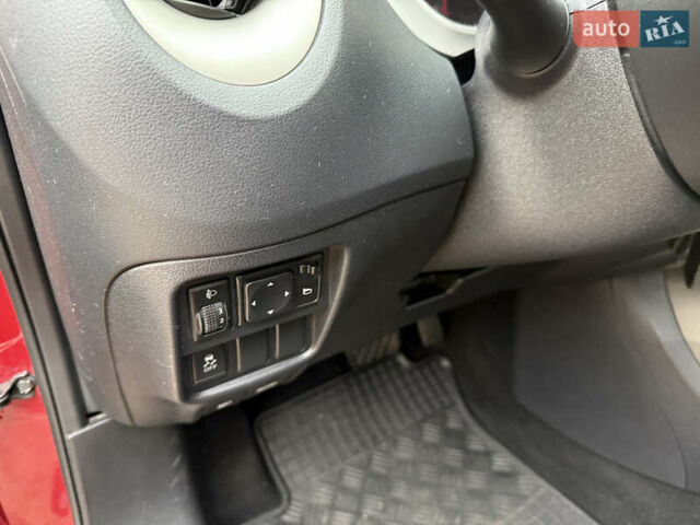 Красный Ниссан Жук, объемом двигателя 1.6 л и пробегом 130 тыс. км за 10500 $, фото 42 на Automoto.ua