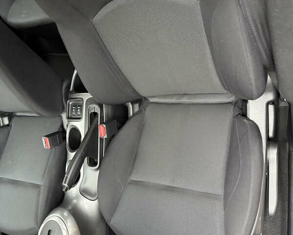 Красный Ниссан Жук, объемом двигателя 1.6 л и пробегом 130 тыс. км за 10500 $, фото 39 на Automoto.ua