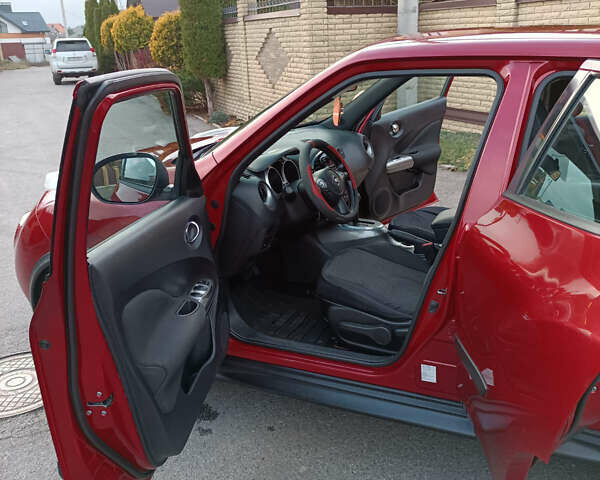 Червоний Ніссан Жук, об'ємом двигуна 1.6 л та пробігом 66 тис. км за 11000 $, фото 5 на Automoto.ua