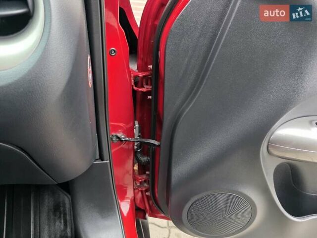 Красный Ниссан Жук, объемом двигателя 1.6 л и пробегом 127 тыс. км за 9777 $, фото 49 на Automoto.ua