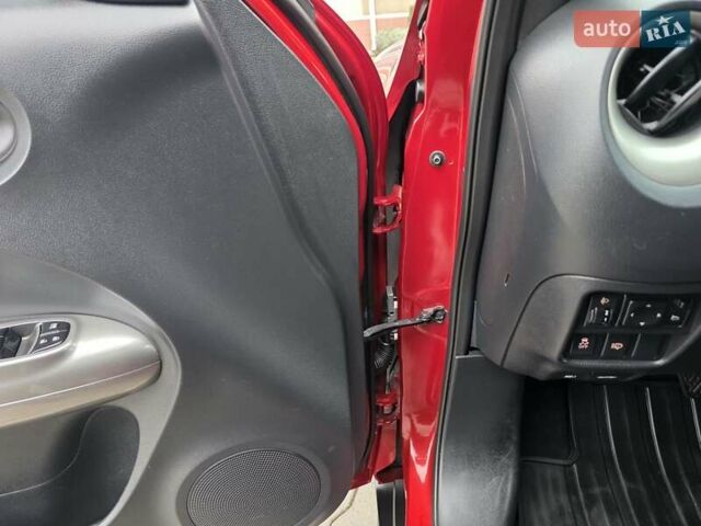 Красный Ниссан Жук, объемом двигателя 1.6 л и пробегом 127 тыс. км за 9777 $, фото 54 на Automoto.ua