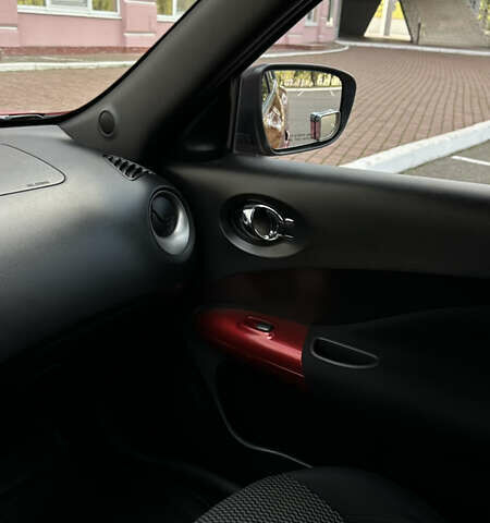 Красный Ниссан Жук, объемом двигателя 1.6 л и пробегом 102 тыс. км за 12300 $, фото 13 на Automoto.ua