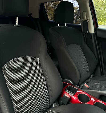 Красный Ниссан Жук, объемом двигателя 1.6 л и пробегом 102 тыс. км за 12300 $, фото 7 на Automoto.ua