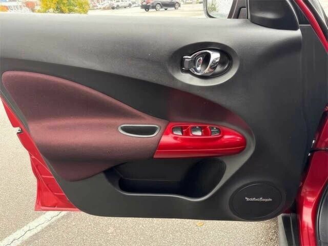 Красный Ниссан Жук, объемом двигателя 1.6 л и пробегом 72 тыс. км за 8900 $, фото 11 на Automoto.ua