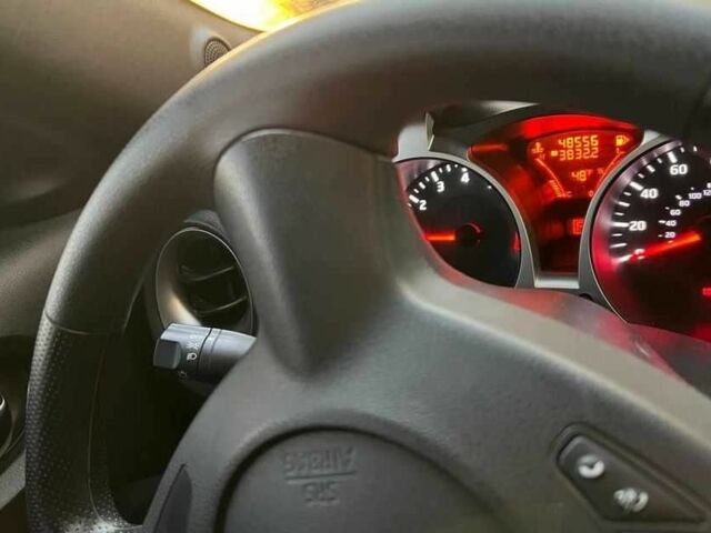 Красный Ниссан Жук, объемом двигателя 1.6 л и пробегом 90 тыс. км за 7200 $, фото 2 на Automoto.ua