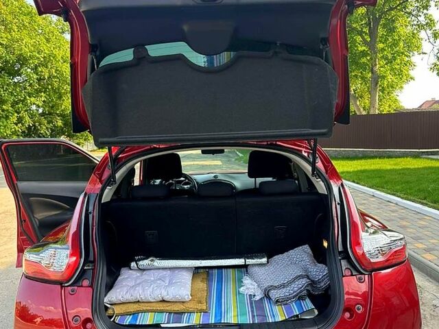 Красный Ниссан Жук, объемом двигателя 1.6 л и пробегом 85 тыс. км за 12500 $, фото 10 на Automoto.ua