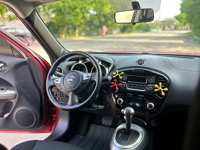 Красный Ниссан Жук, объемом двигателя 1.6 л и пробегом 85 тыс. км за 12500 $, фото 7 на Automoto.ua