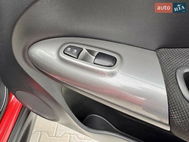 Червоний Ніссан Жук, об'ємом двигуна 1.6 л та пробігом 45 тис. км за 14500 $, фото 24 на Automoto.ua