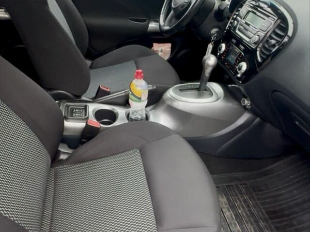 Красный Ниссан Жук, объемом двигателя 1.6 л и пробегом 58 тыс. км за 12999 $, фото 5 на Automoto.ua