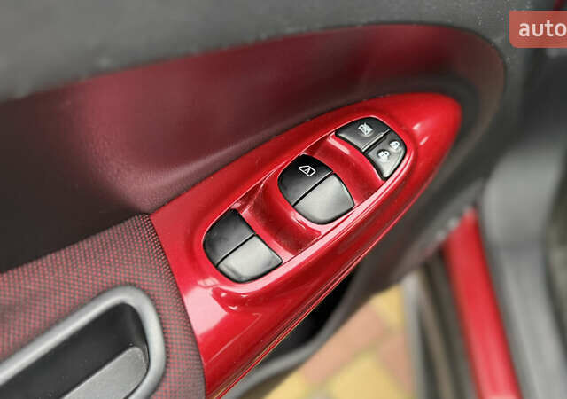 Красный Ниссан Жук, объемом двигателя 1.62 л и пробегом 80 тыс. км за 12680 $, фото 12 на Automoto.ua