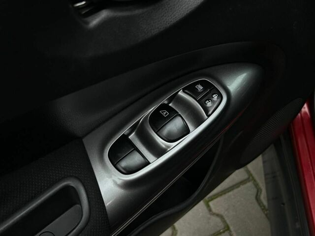 Красный Ниссан Жук, объемом двигателя 1.6 л и пробегом 118 тыс. км за 11900 $, фото 8 на Automoto.ua