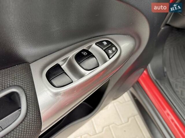 Червоний Ніссан Жук, об'ємом двигуна 1.6 л та пробігом 45 тис. км за 14500 $, фото 18 на Automoto.ua