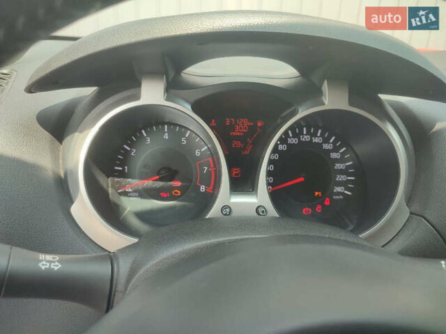Червоний Ніссан Жук, об'ємом двигуна 1.6 л та пробігом 36 тис. км за 14500 $, фото 6 на Automoto.ua
