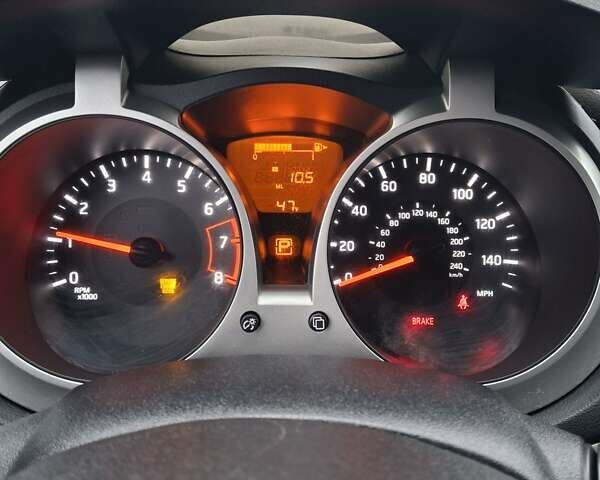 Красный Ниссан Жук, объемом двигателя 0 л и пробегом 98 тыс. км за 12500 $, фото 2 на Automoto.ua