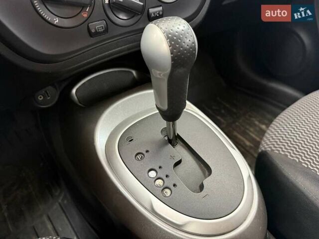 Красный Ниссан Жук, объемом двигателя 1.6 л и пробегом 184 тыс. км за 9490 $, фото 22 на Automoto.ua